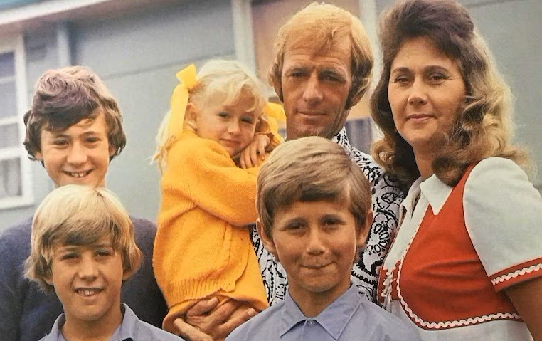 Noelene Edwards and Paul Hogan Family